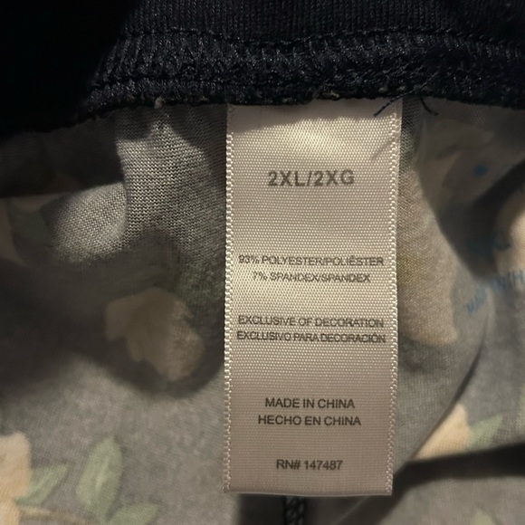 DJ Draper James 2 piece navy Floral and Yellow Pajama Set - Picture 9 of 9